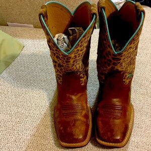 kids Ariat cowgirl boots